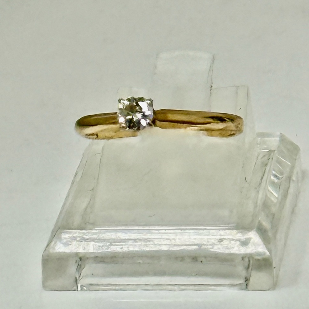 Estate 14k Gold diamond Solitaire Ring